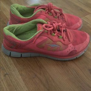 women’s active shoes